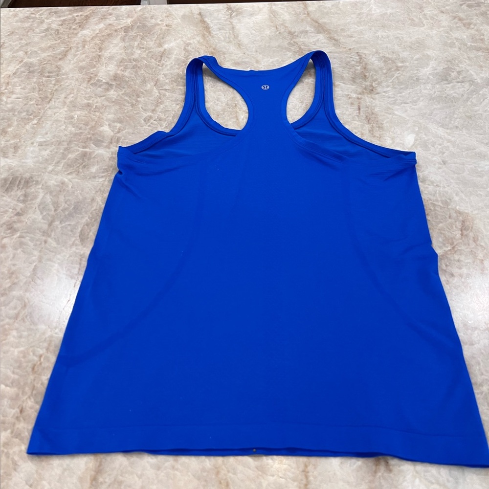 Lulu Swifty Tech tank size 8 EUC
